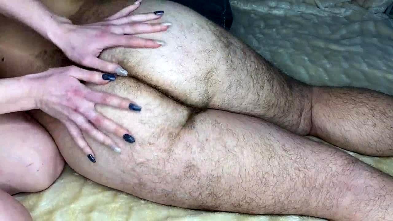 Supermywhore får sin rumpa rimmad och sväljer sperma i HD-video Foto